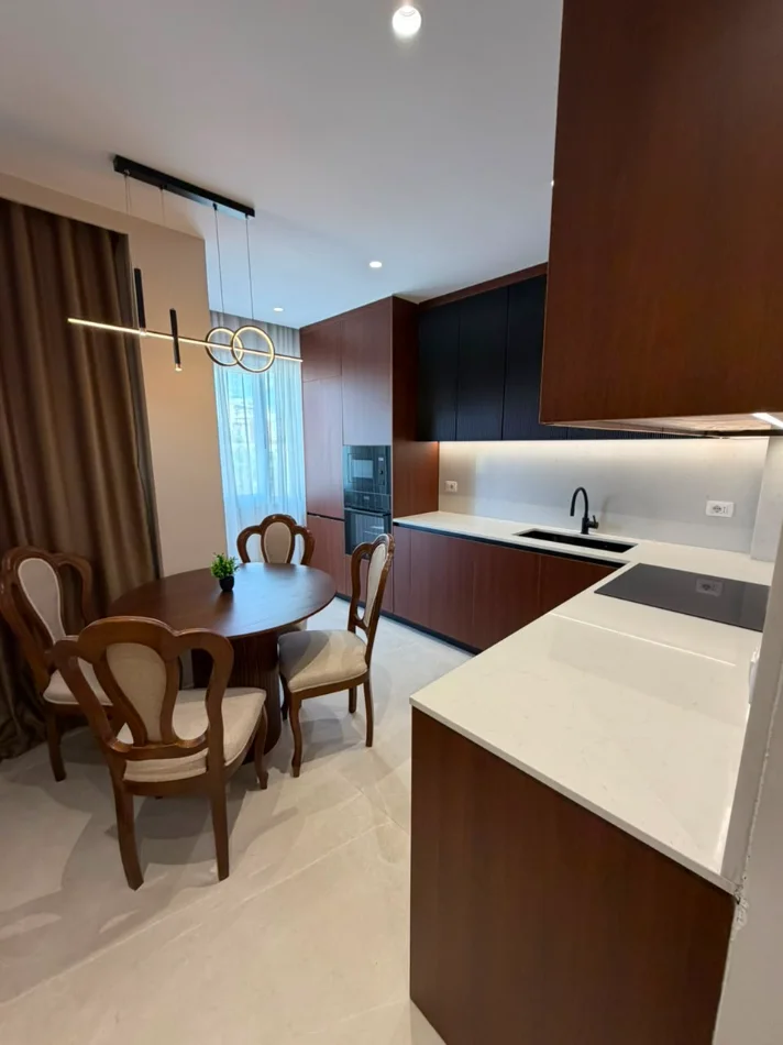 Tirane, shitet apartament 2+1+Aneks+Ballkon Kati 4, 102 m² 242.000 € (rruga e durresit)