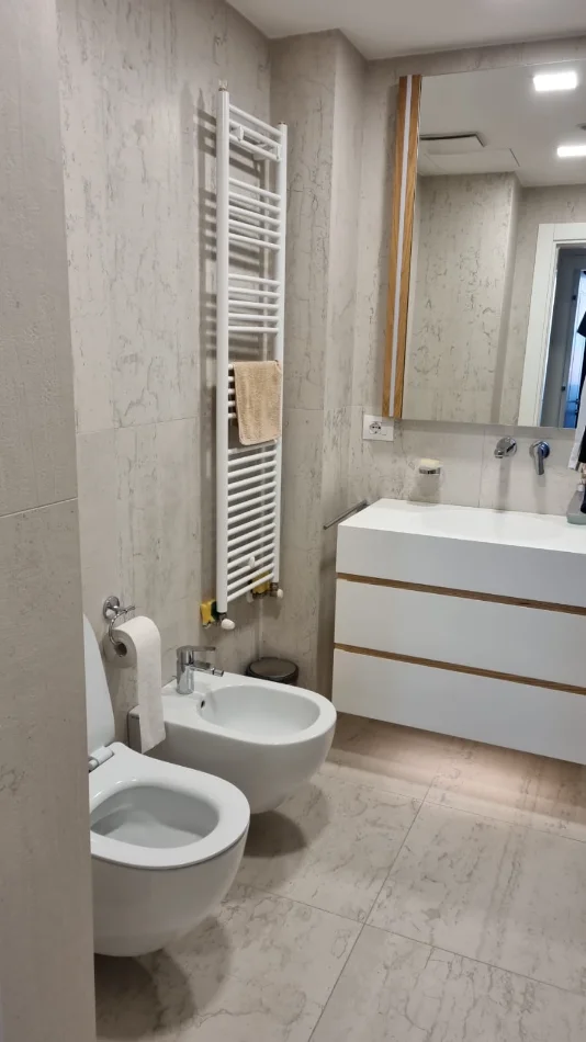 Shqiperi, jepet me qera apartament 2+1+2+Parkim, Kati 6, 120 m² 1.800 € (Qender)