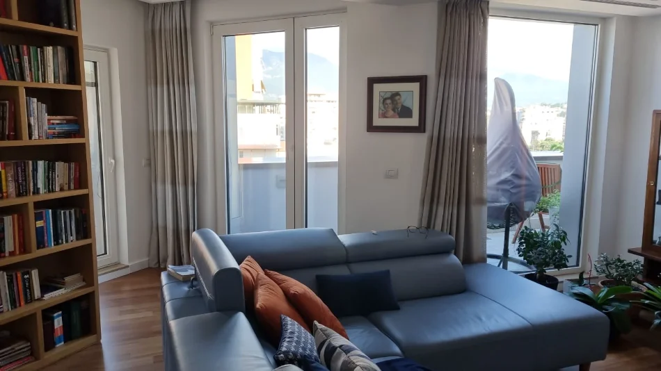 Shqiperi, jepet me qera apartament 2+1+2+Parkim, Kati 6, 120 m² 1.800 € (Qender)