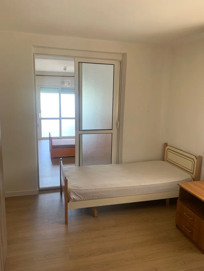 Tirane, jepet me qera apartament 2+1 Kati 2, 70 m² 550 € (Rruga Fortuzi)