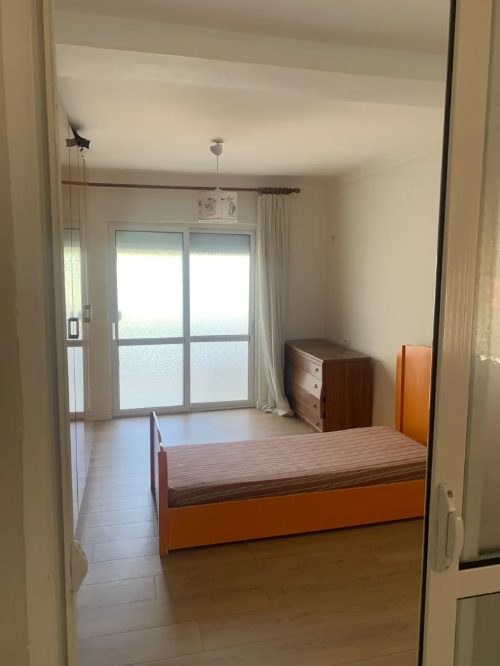 Tirane, jepet me qera apartament 2+1 Kati 2, 70 m² 550 € (Rruga Fortuzi)