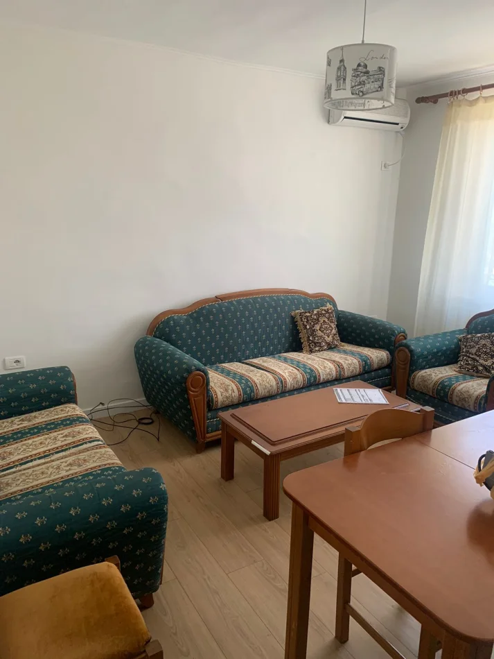 Tirane, jepet me qera apartament 2+1 Kati 2, 70 m² 550 € (Rruga Fortuzi)