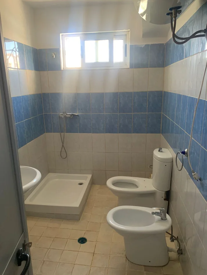 Tirane, jepet me qera apartament 2+1 Kati 2, 70 m² 550 € (Rruga Fortuzi)