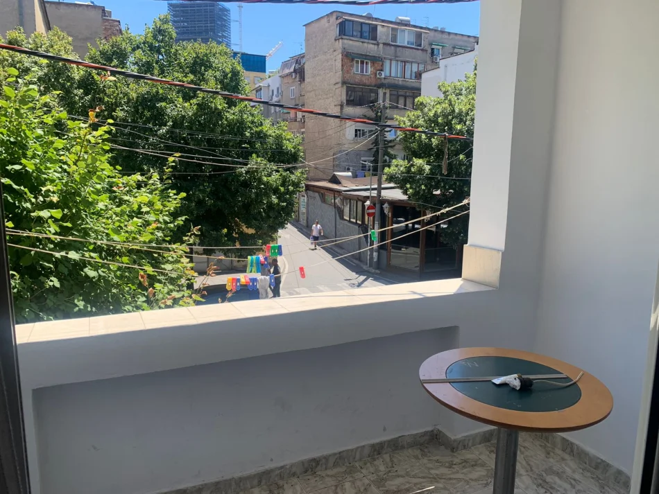 Tirane, jepet me qera apartament 2+1 Kati 2, 70 m² 550 € (Rruga Fortuzi)
