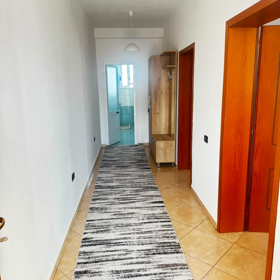 Tirane, jepet me qera apartament 1+1 , 500 € 