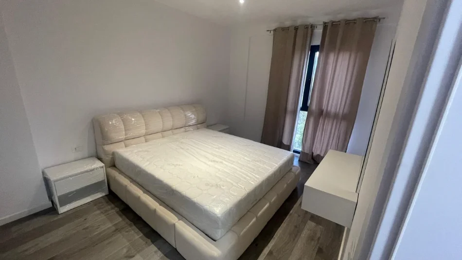 Tirane, shitet apartament 2+1+Aneks+Ballkon Kati 4, 95 m² 255.000 € (kodra e diellit)
