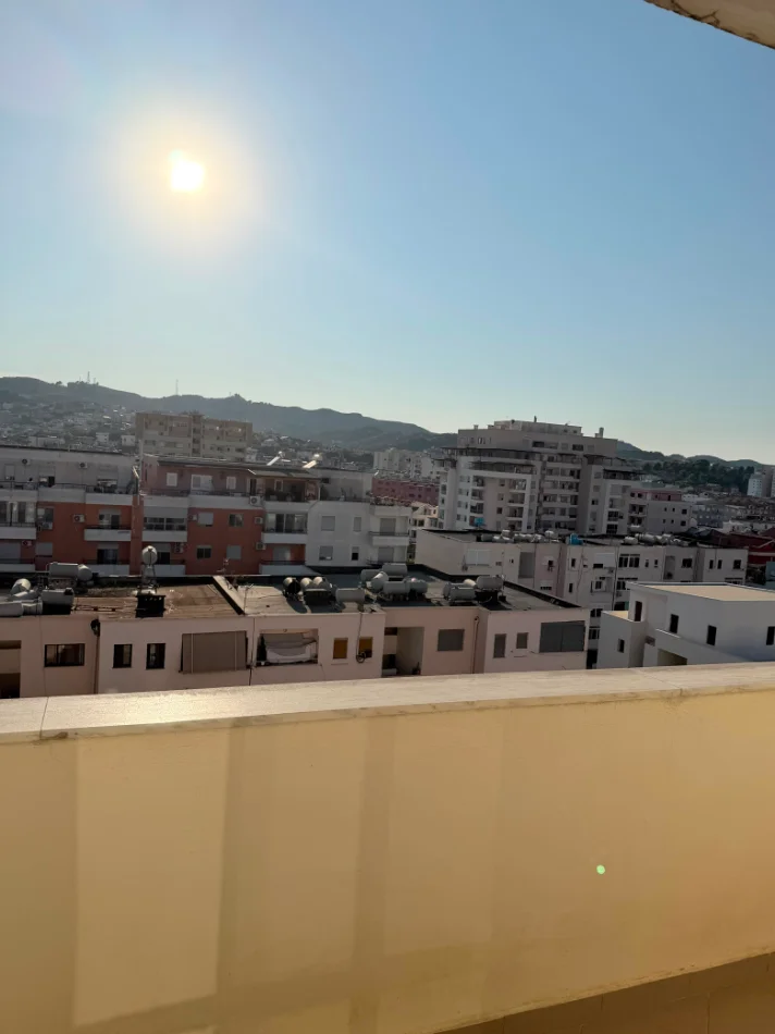 Durres, jepet me qera apartament 3+1 Kati 8, 100 m² 43 € (Stadiumi)