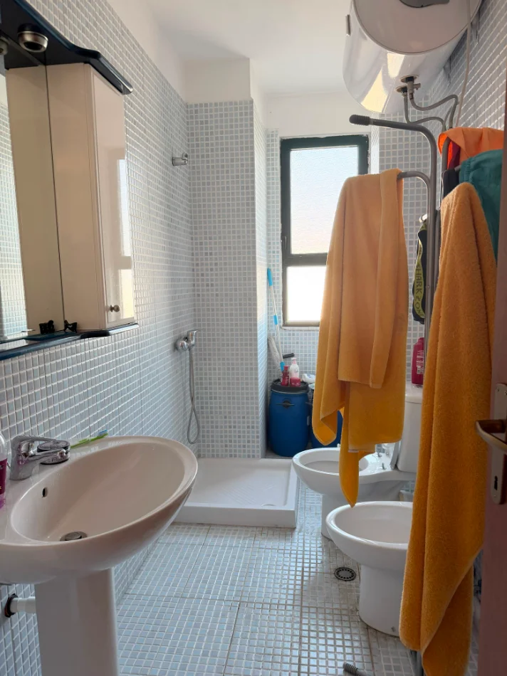 Durres, jepet me qera apartament 3+1 Kati 8, 100 m² 43 € (Stadiumi)