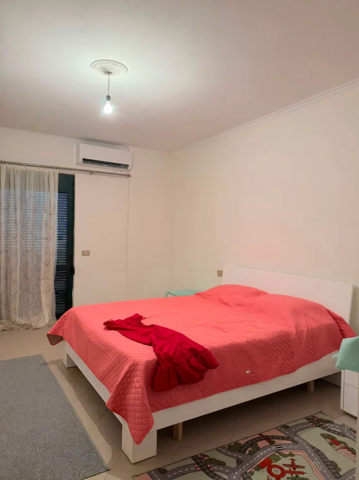 Durres, jepet me qera apartament 3+1 Kati 8, 100 m² 43 € (Stadiumi)