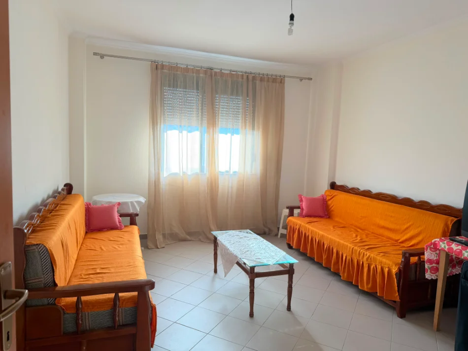 Durres, jepet me qera apartament 3+1 Kati 8, 100 m² 43 € (Stadiumi)