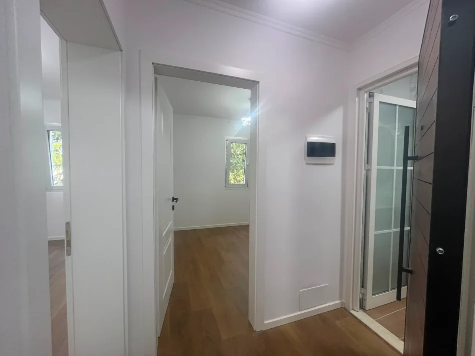 Shqiperi, shitet apartament 1+1 Kati 4, 34 m² 94.000 € (Rruga Xhanfize Keko)