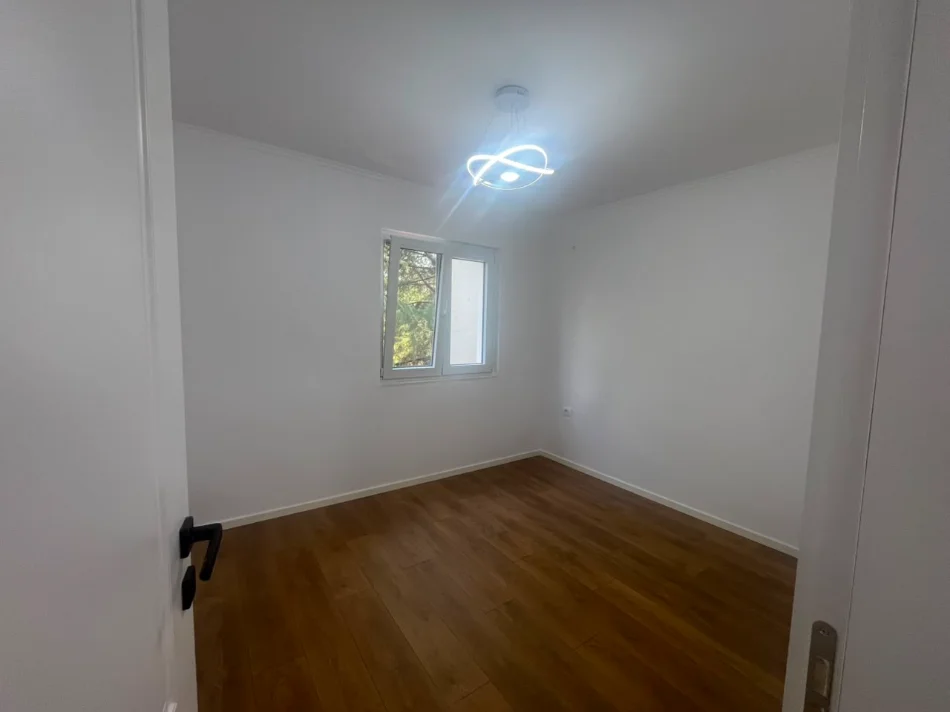 Shqiperi, shitet apartament 1+1 Kati 4, 34 m² 94.000 € (Rruga Xhanfize Keko)