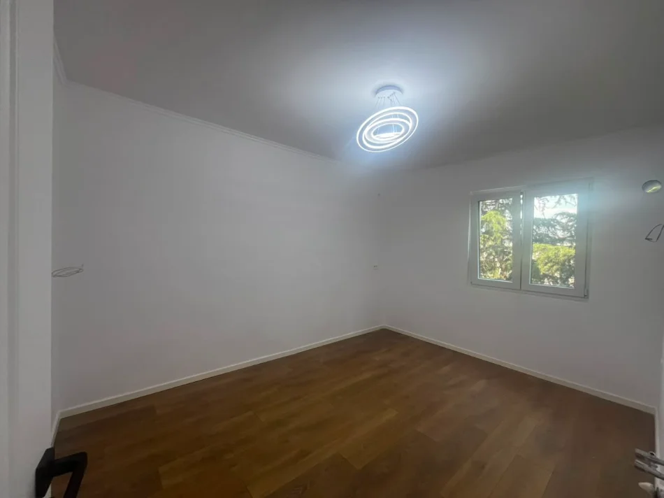Shqiperi, shitet apartament 1+1 Kati 4, 34 m² 94.000 € (Rruga Xhanfize Keko)