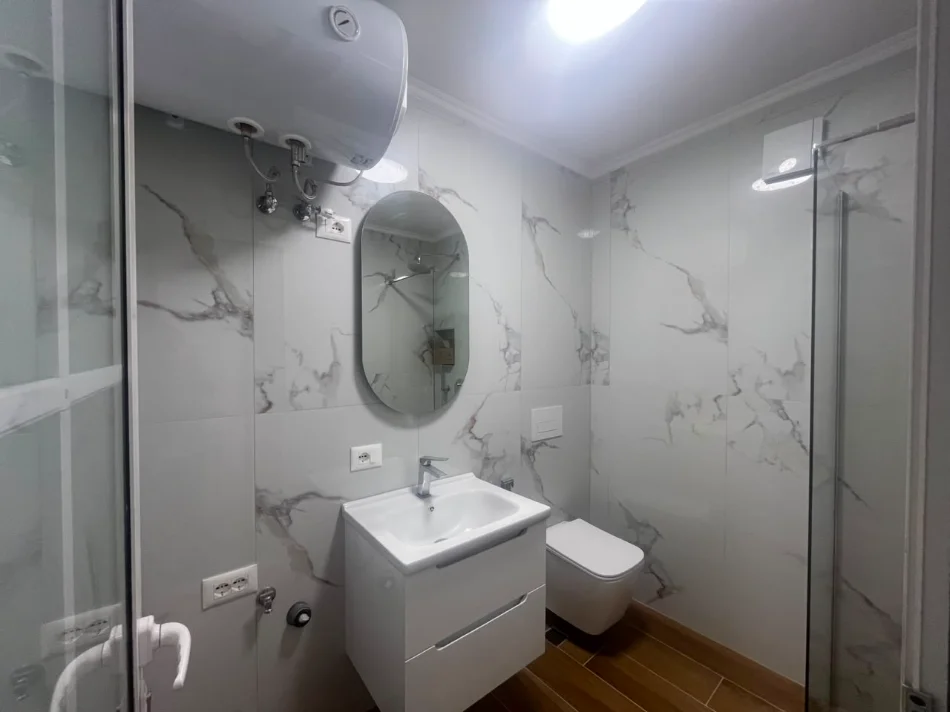 Shqiperi, shitet apartament 1+1 Kati 4, 34 m² 94.000 € (Rruga Xhanfize Keko)