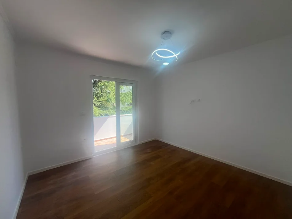 Shqiperi, shitet apartament 1+1+Ballkon Kati 4, 53 m² 94.000 € (Rruga Xhanfize Keko)