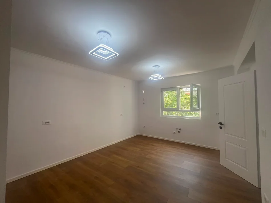 Shqiperi, shitet apartament 1+1+Ballkon Kati 4, 53 m² 94.000 € (Rruga Xhanfize Keko)