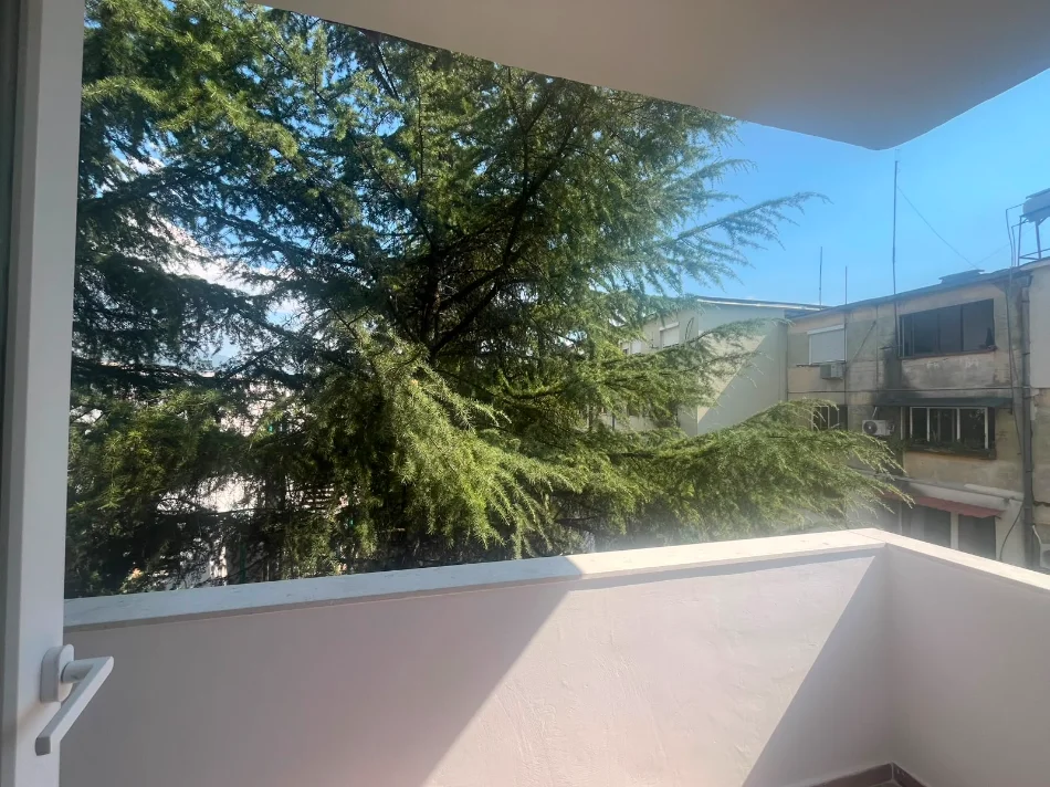 Shqiperi, shitet apartament 1+1+Ballkon Kati 4, 53 m² 94.000 € (Rruga Xhanfize Keko)