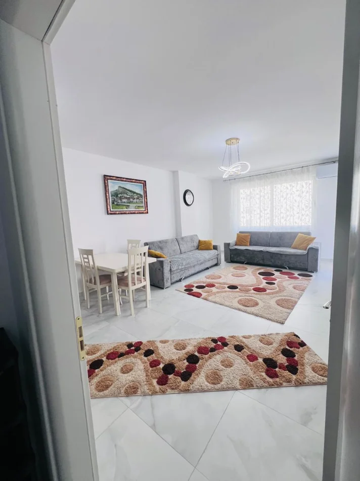 Tirane, jepet me qera apartament 2+1+Ballkon Kati 4, 500 m² 500 € (Astir ( prane Bohem))