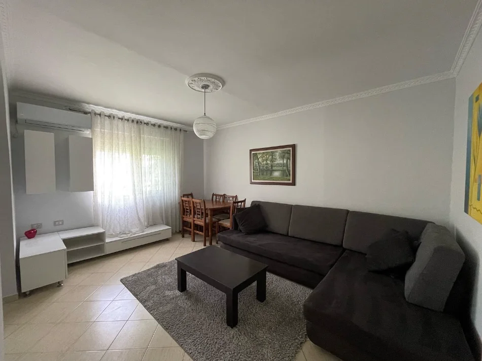 Shitet Apartament 2+1 tek Varri i Bamit, Tiranë, i mobiluar