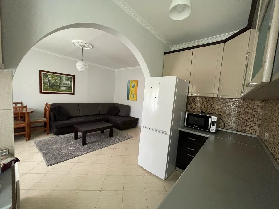 Shitet Apartament 2+1 tek Varri i Bamit, Tiranë, i mobiluar