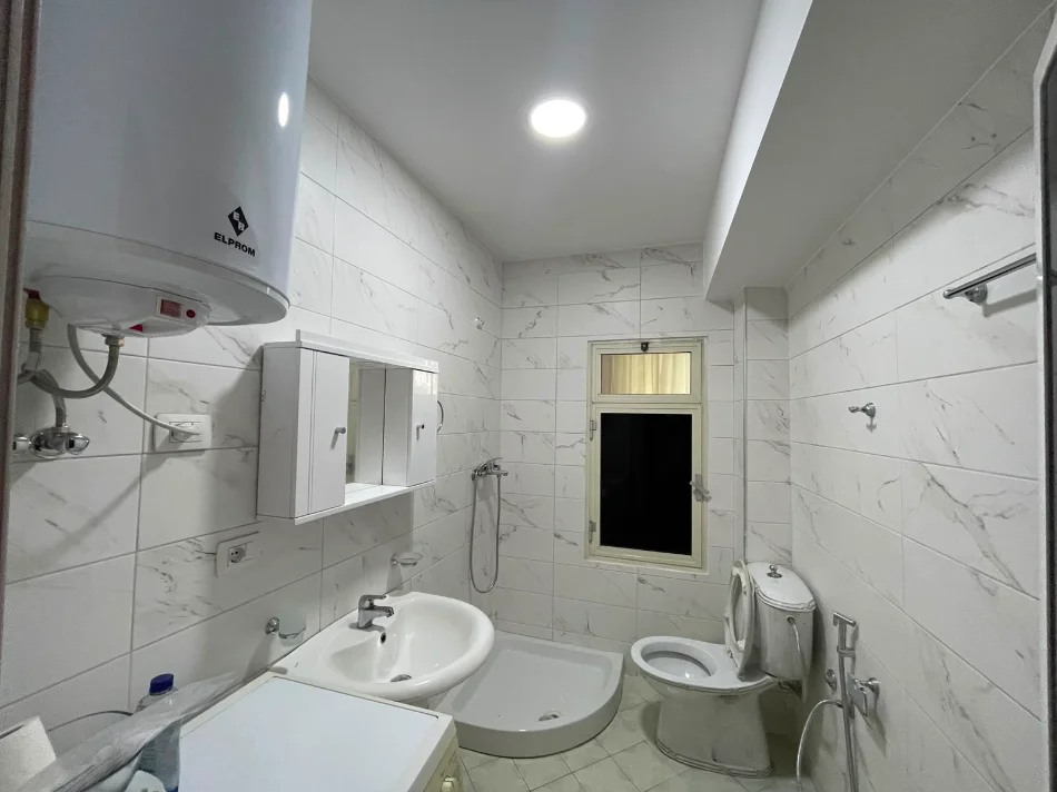 Shitet Apartament 2+1 tek Varri i Bamit, Tiranë, i mobiluar