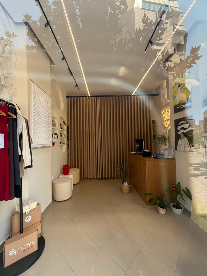 Tirane, shitet dyqan Kati 0, 32 m² 170.000 € (stadiumi dinamo , sheshi willson)