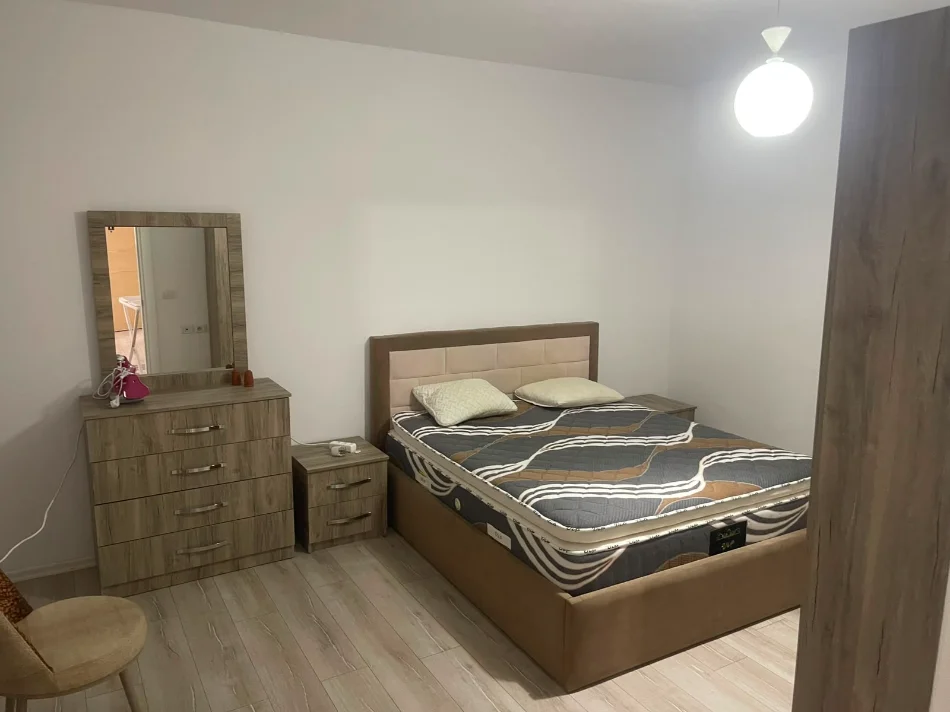 Tirane, jepet me qera apartament 1+1+Aneks+Ballkon , 70 m² 600 € (rruga mine peza)