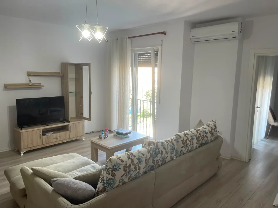 Tirane, jepet me qera apartament 1+1+Aneks+Ballkon , 70 m² 600 € (prokuroria)