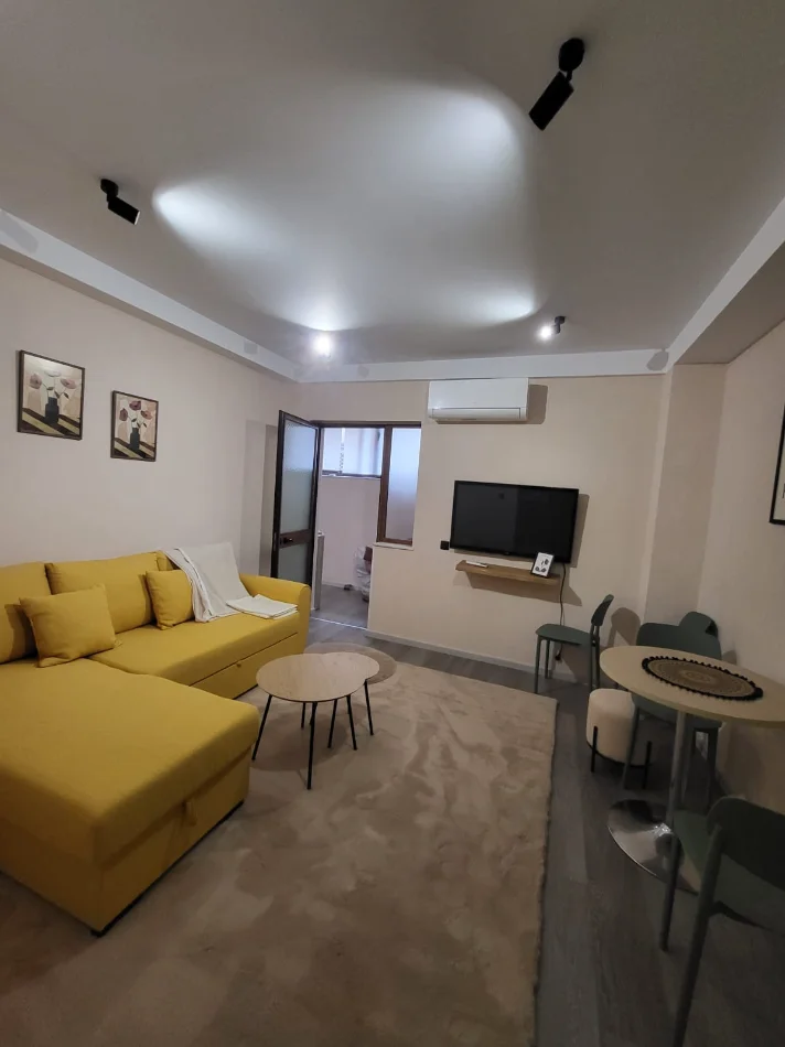 Tirane, jepet me qera apartament 1+1 , 55 m² 