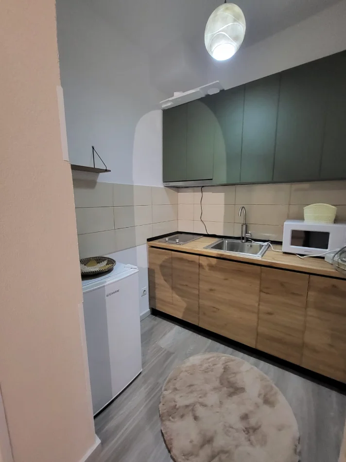 Tirane, jepet me qera apartament 1+1 , 55 m² 