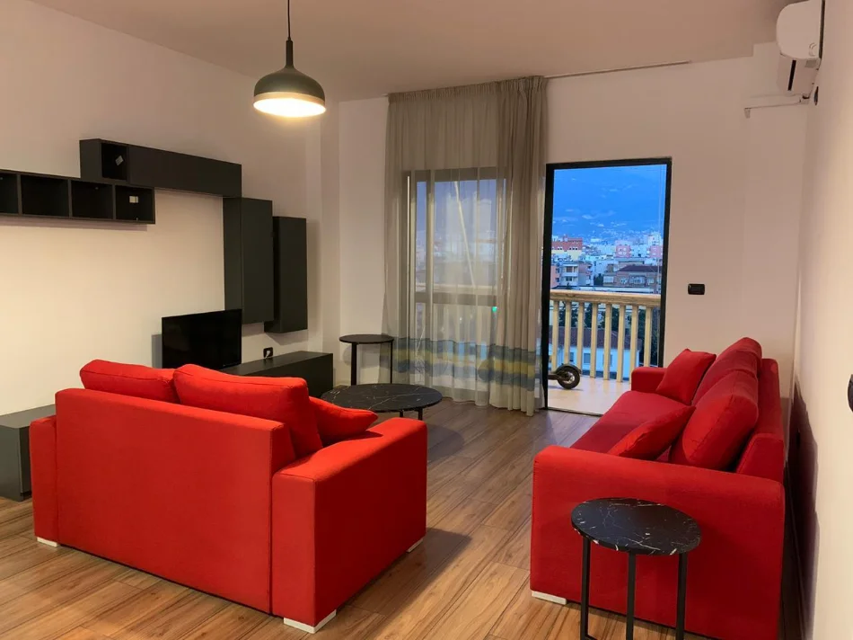 Tirane, jepet me qera apartament 1+1+Aneks+Ballkon Kati 7, 750 € (radio televizioni shqipetar , stadiumi air albania , stadiumi arena)