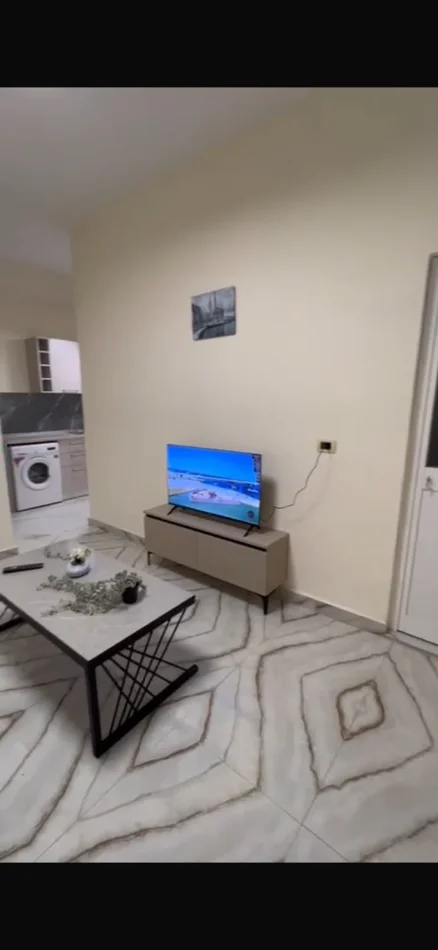 Tirane, jepet me qera apartament 1+1 Kati 2, 400 € 