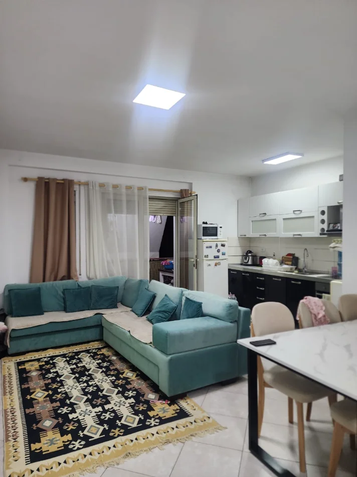 Shitet Apartament 1+1 tek Ish Parku, Rruga e Kavajës afer Report Tv,  163.000