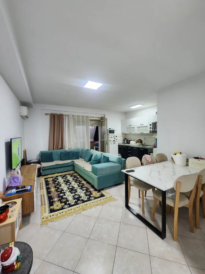 Shitet Apartament 1+1 tek Ish Parku, Rruga e Kavajës afer Report Tv,  163.000