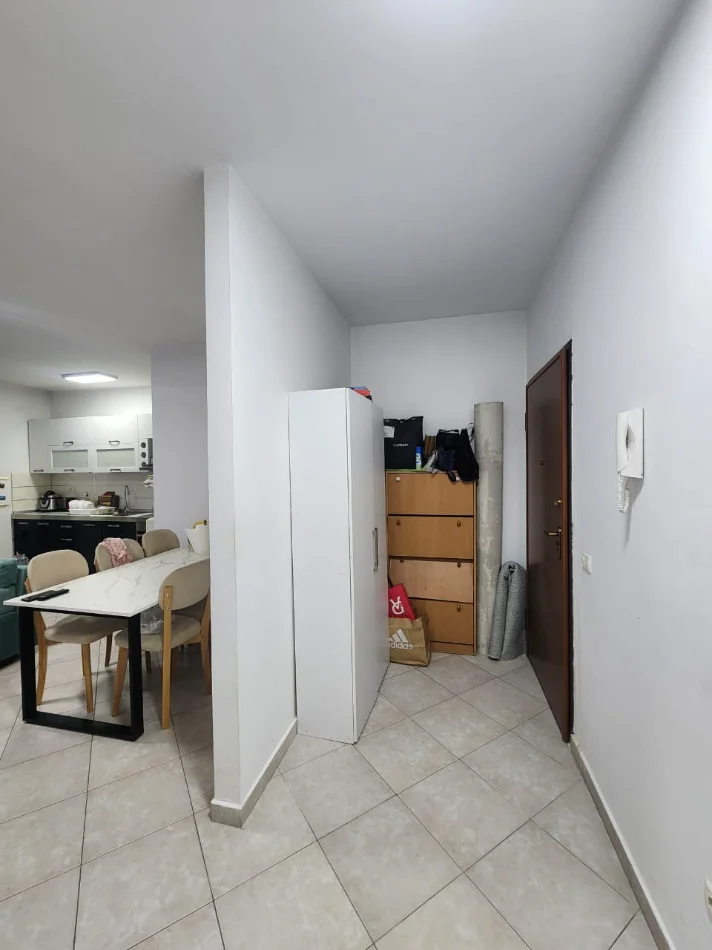 Shitet Apartament 1+1 tek Ish Parku, Rruga e Kavajës afer Report Tv,  163.000