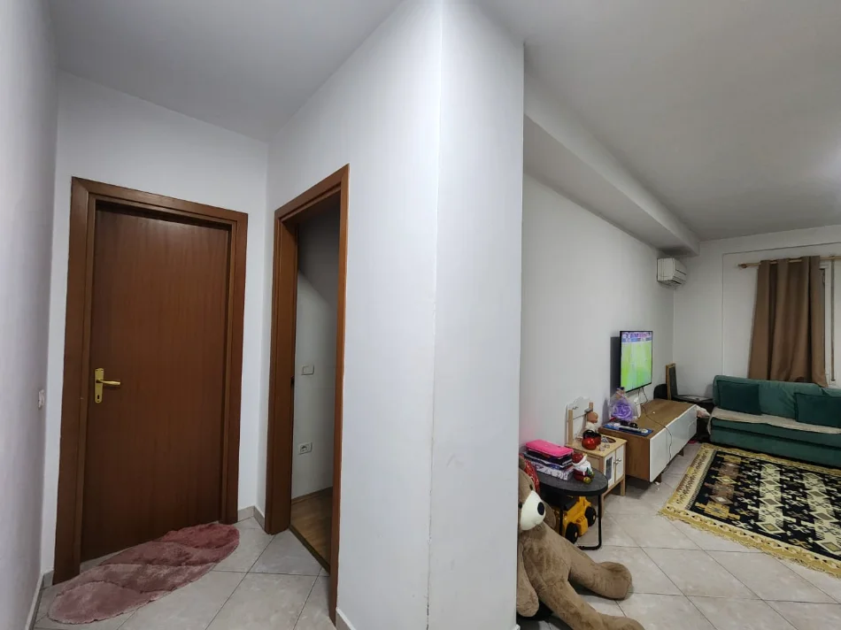 Shitet Apartament 1+1 tek Ish Parku, Rruga e Kavajës afer Report Tv,  163.000