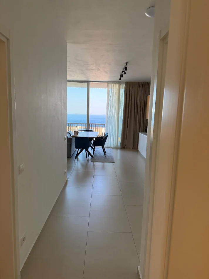 Ky apartament 2+1 ne Green Coast nuk eshte thjesht nje prone, por nje mundesi per te krijuar shtepine qe ke imagjinuar