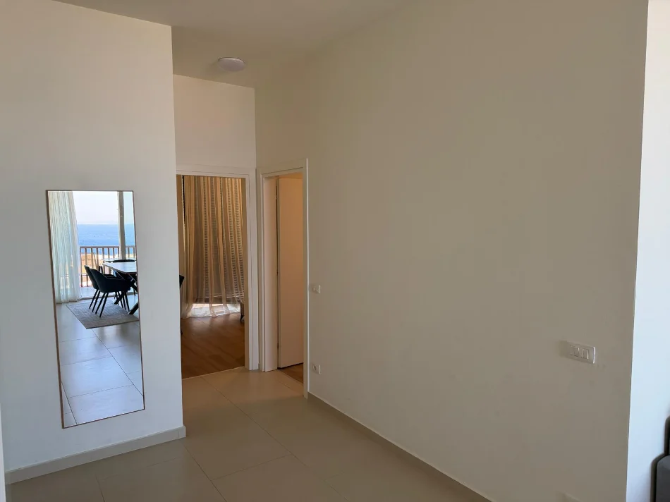 Ky apartament 2+1 ne Green Coast nuk eshte thjesht nje prone, por nje mundesi per te krijuar shtepine qe ke imagjinuar