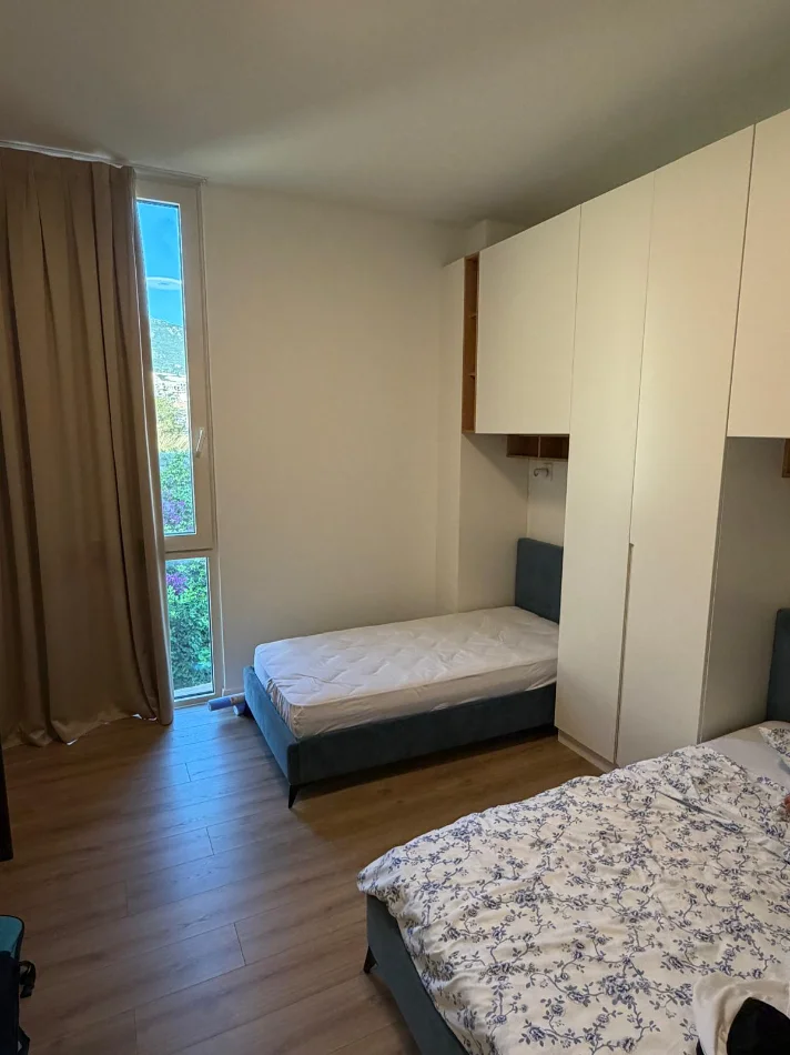 Ky apartament 2+1 ne Green Coast nuk eshte thjesht nje prone, por nje mundesi per te krijuar shtepine qe ke imagjinuar