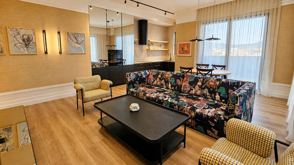 Tirane, jepet me qera apartament 2+1+Aneks+Ballkon , 135 m² 2.000 € (vasil shanto)