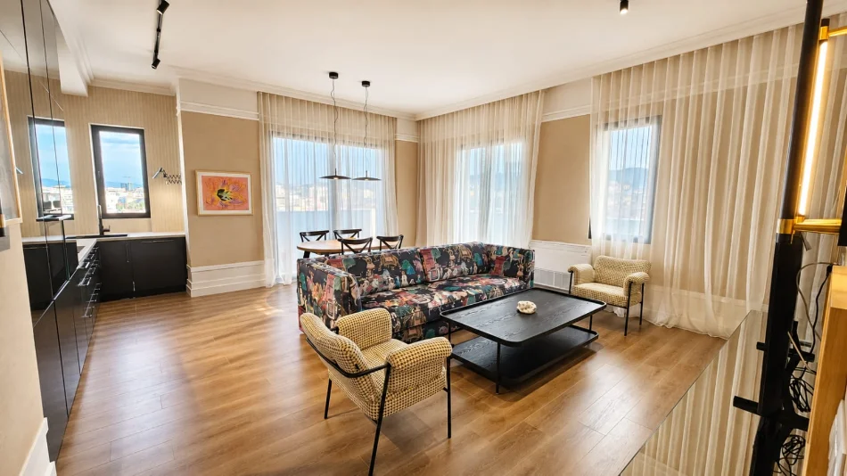 Tirane, jepet me qera apartament 2+1+Aneks+Ballkon , 135 m² 2.000 € (vasil shanto)