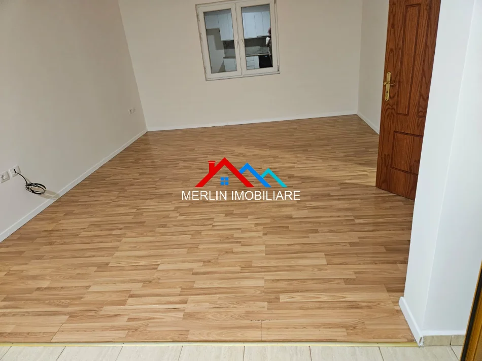 Tirane, jepet me qera apartament 2+1 Kati 1, 110 m² 550 € (Rruga S. Bruzi)