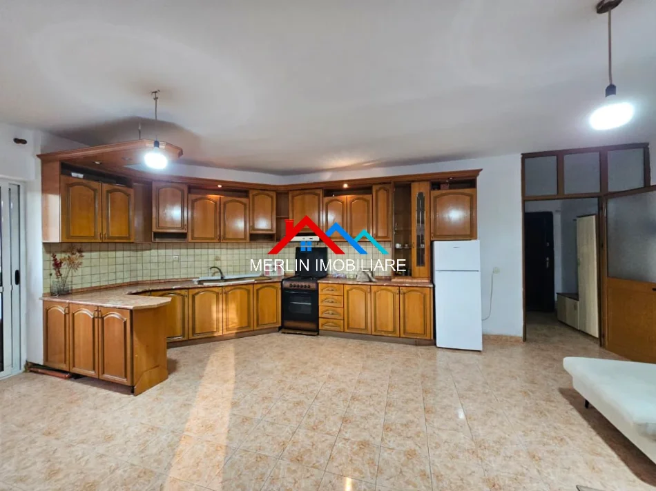 Tirane, jepet me qera Apartament 2+1 Kati 9, 100 m² 590 € (Rruga Dritan Hoxha, Laprak)