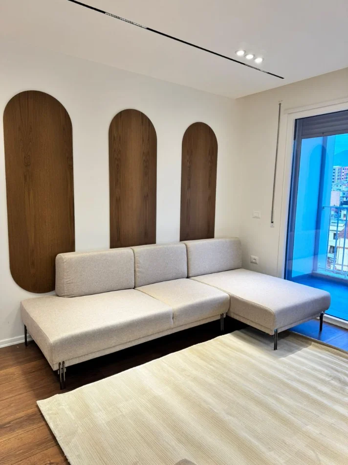 Tirane, jepet me qera apartament 1+1 Kati 4, 50 m² 700 € (Rruga Xhanfize Keko)