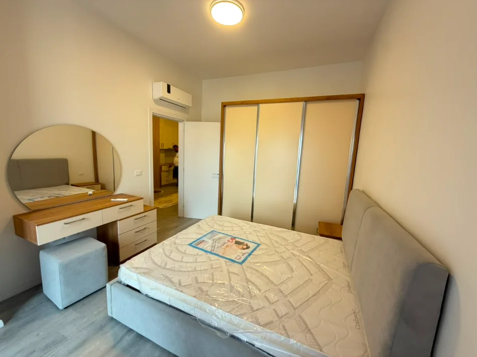 Tirane, jepet me qera apartament 1+1 Kati 8, 65 m² 585 € (Dritan Hoxha)