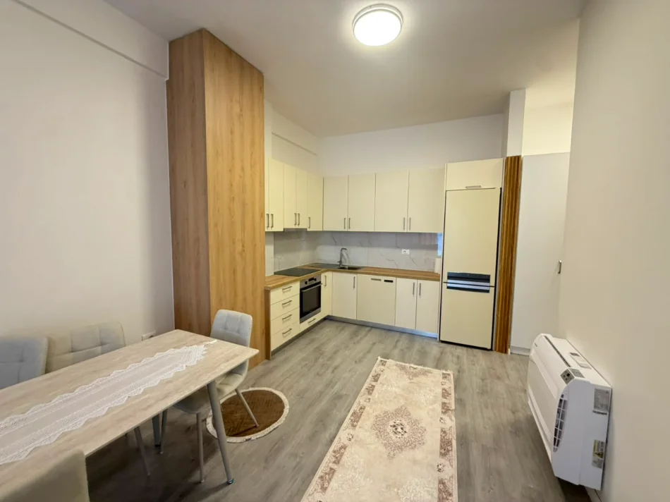 Tirane, jepet me qera apartament 1+1 Kati 8, 65 m² 585 € (Dritan Hoxha)