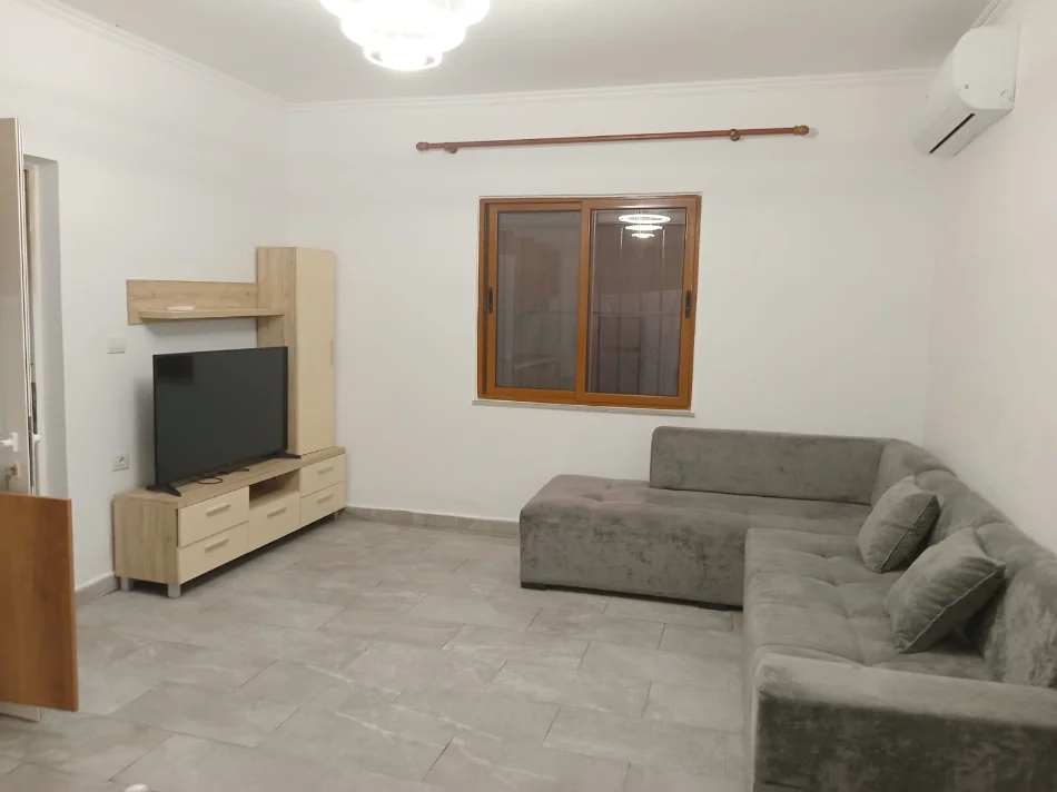Tirane, jepet me qera shtepi 2+1 Kati 2, 100 m² 550 € (Astir)