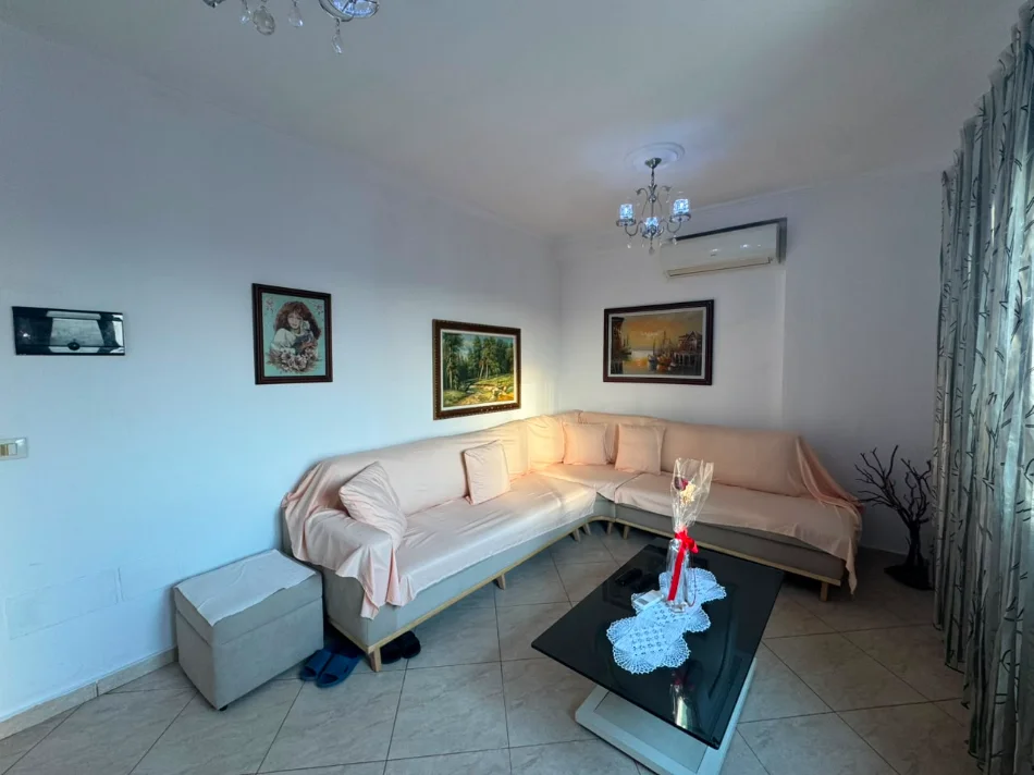 Tirane, jepet me qera apartament 2+1+Ballkon Kati 9, 110 m² 700 € (Rruga Fortuzi, Perballe Ministrise se Drejtesise)