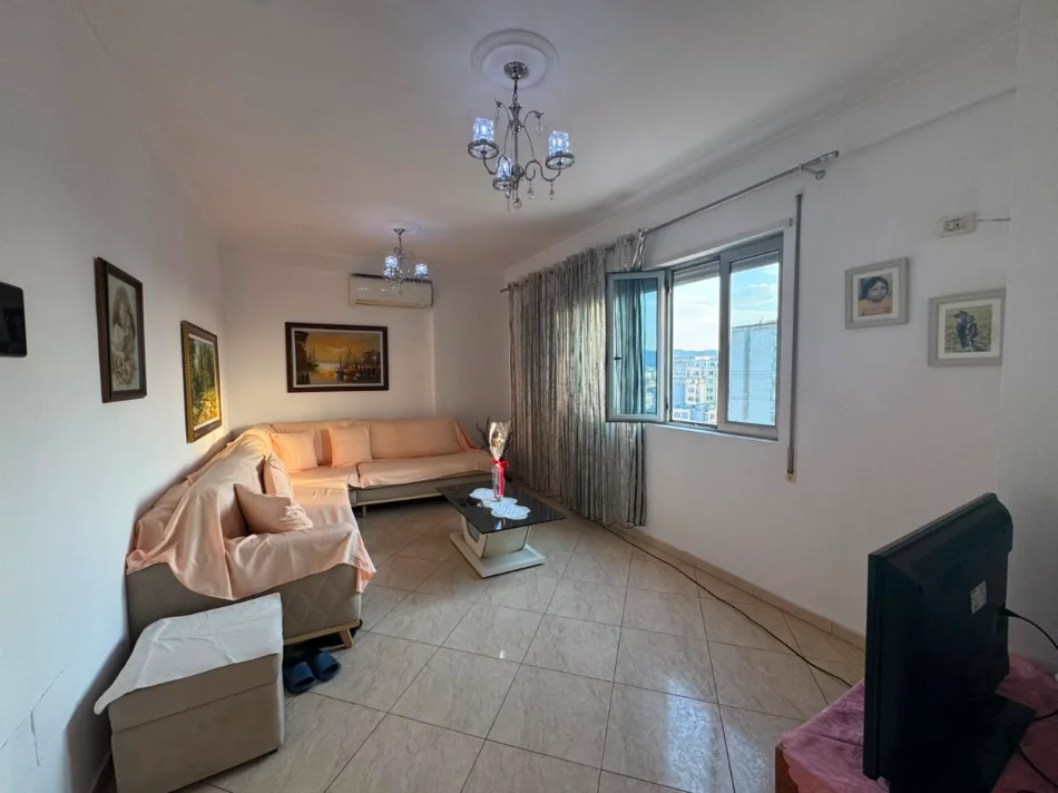 Tirane, jepet me qera apartament 2+1+Ballkon Kati 9, 110 m² 700 € (Rruga Fortuzi, Perballe Ministrise se Drejtesise)