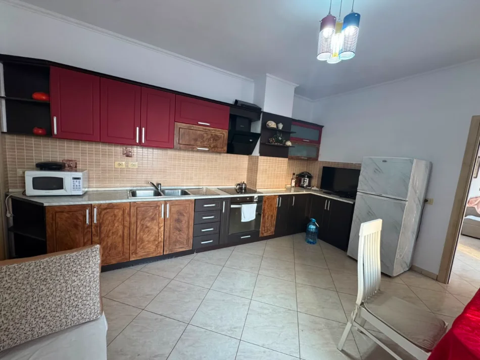 Tirane, jepet me qera apartament 2+1+Ballkon Kati 9, 110 m² 700 € (Rruga Fortuzi, Perballe Ministrise se Drejtesise)